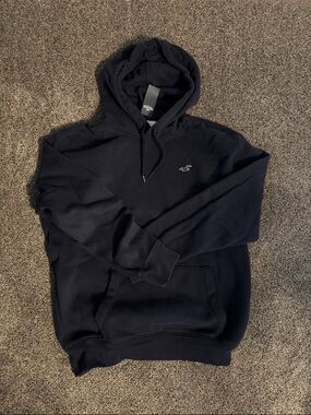 Hollister Men's Navy Pullover Hoodie with Small Logo